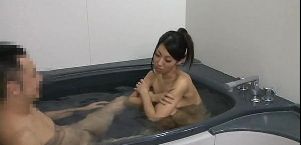  (JAV) Daddy gets hard while bathing with daughter and fucks her (part 1)